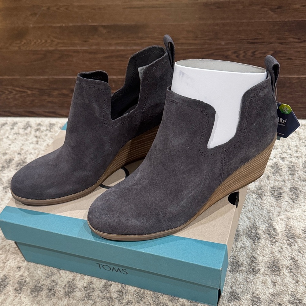 TOMS Women’s Kallie Pavement Grey Suede Boots